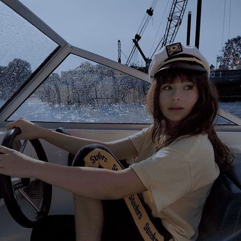 Melina Weissman, Violet Baudelaire, 2000s Tv Shows, Best Friend Poses, A Series Of Unfortunate Events, Friend Poses, Non Fiction, Fav Celebs