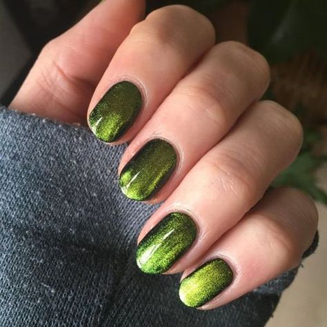 30 Stunning Cat Eye Nails To Try in (2022) - The Trend Spotter Nail Design Glitter, Chic Manicure, Cat Eye Nails Polish, Eye Nails, Green Nail, Basic Nails, Cat Eye Nails, Nail Jewelry, Sparkly Nails