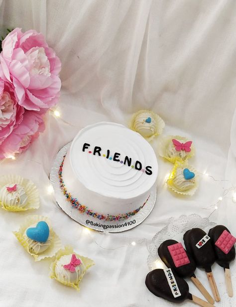 Friendship Day Cake Ideas, Friendship Day Party Ideas, Friendship Day Bento Cake, Friendship Cakes Ideas, Friendship Anniversary Cake, Friendship Day Cake Designs, Friendship Cake Design, Friendship Cake Design Friends, Friendship Day Decoration Ideas