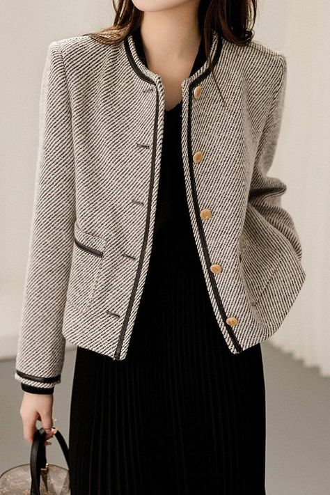 Diagonal Stripes Pattern, Blazer Designs, Striped Jacket, Diagonal Stripes, Fashion Mistakes, Womens Clothing Stores, Casual Style Outfits, Coat Fashion, Sewing Dresses