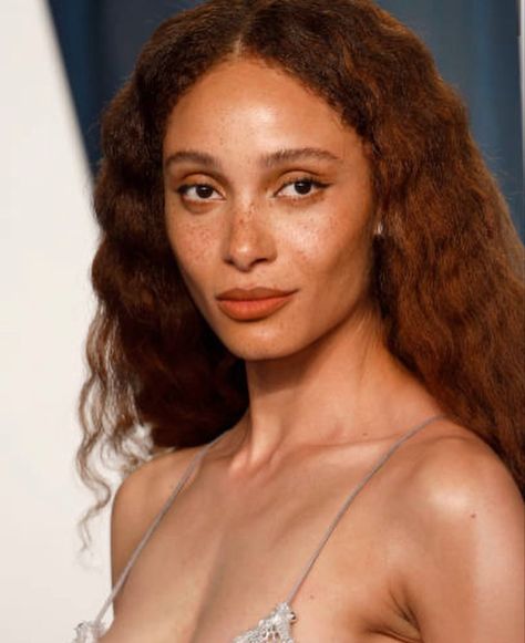 Experimental Makeup, Tattooed Freckles, Adwoa Aboah, Oscars Party, Copper Hair Color, Pink Eyeshadow, Vanity Fair Oscar Party, Copper Hair, Spring 2023