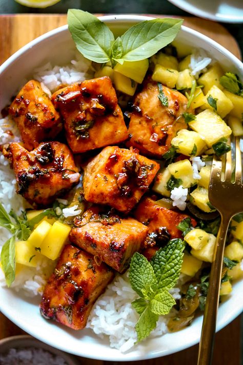 honey cilantro salmon bowls with mango pineapple salsa – The Foul-Mouth Gourmet Salmon Pineapple, Cilantro Salmon, Mango Salmon, Pineapple Salmon, Mango Pineapple Salsa, Bone Apple Teeth, Salmon Bowls, Dinner Suggestions, Salmon Soy Sauce