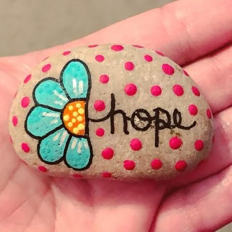 Happy Rock, Rock Painting Tutorial, Diy Rock Art, Painted Rock Animals, Mandala Rock Art, Stone Art Painting, Painted Rocks Kids, Rock And Pebbles, Painted Rocks Craft