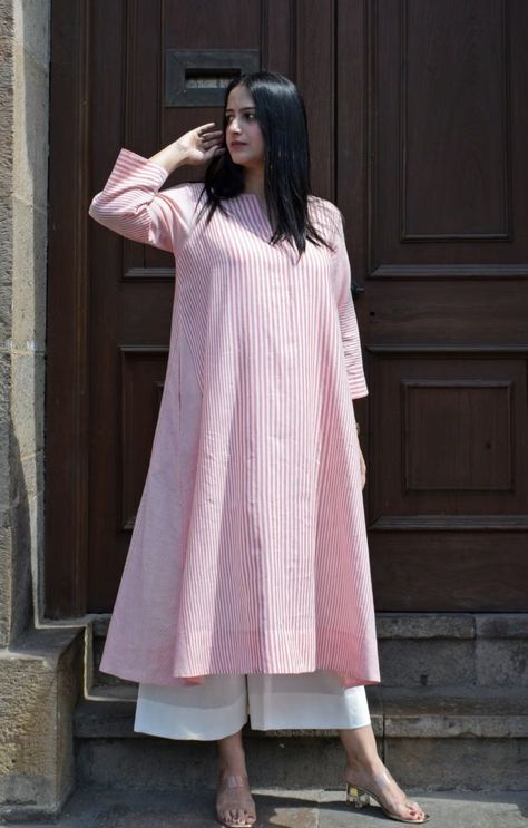 Dress Design Simple Style, Show Buttons On Kurtis, Oversized Kurti Outfit, Elegant Home Outfit, Simple Kurti Design, Long Kurta Designs, Pakistani Kurta Designs, Simple Dress Casual, Nykaa Fashion