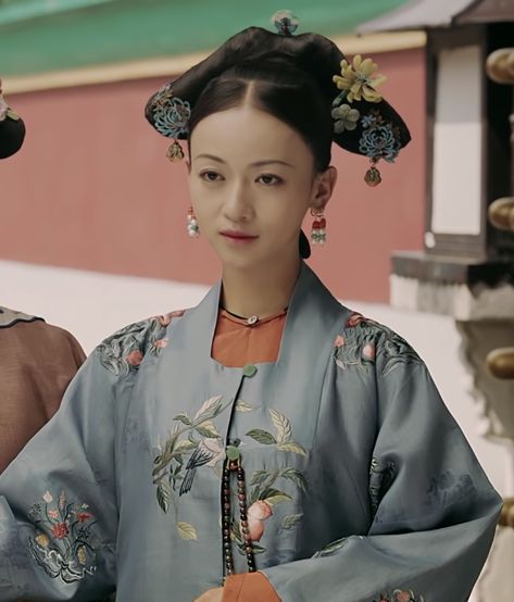 Dynasty Hairstyles, Historical Chinese Clothing, Qing Dynasty Fashion, Story Of Yanxi Palace, Period Films, Chinese Emperor, Princess Adventure, Yanxi Palace, Hanfu Girl