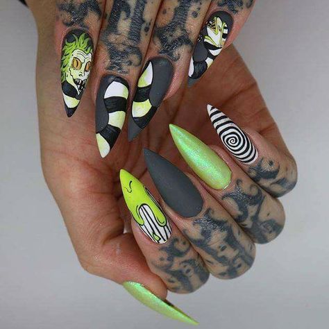 Games Halloween, Black Halloween Nails, Horror Nails, Nail Art Halloween, Holloween Nails, Halloween Acrylic Nails, Stiletto Nail Art, Pumpkin Nails, Gothic Nails