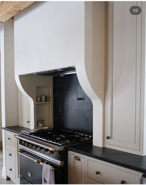 English Kitchen Range Hood, Corbel Range Hood, Curved Range Hood, La Canche, Kitchens 2024, Cooper Kitchen, Arizona Kitchen, Old Style Kitchen, Corner Stove