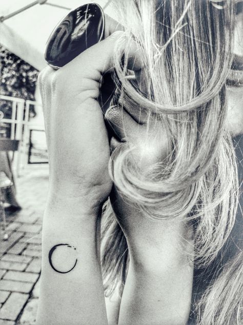 enso tattoo reinterpreted wrist tattoo my first tattoo :) Minimalist Tatoos, Enso Tattoo, Minimalist Tattoo Meaning, Karma Tattoo, Paris Tattoo, Buddhist Tattoo, Typography Tattoo, Ring Finger Tattoos, Small Wrist Tattoos