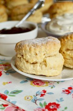 Scones Recipe Uk, Carrot Cake Traybake, Lemonade Scone Recipe, 3 Ingredient Scones, Sweet Scones Recipe, Recipe Lemonade, Lemonade Scones, Fluffy Scones, British Tea Time