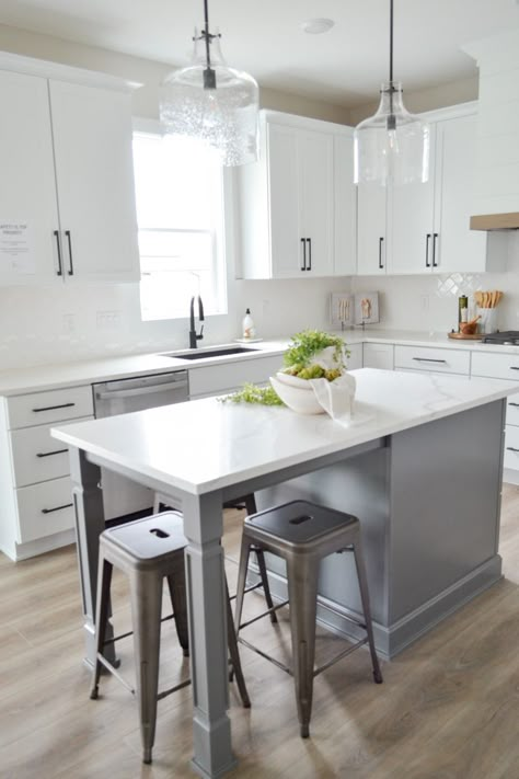 Narrow Kitchen Island With Seating, Kitchen Exposed Brick, Small U Shaped Kitchen, Narrow Kitchen Island, Industrial Chic Kitchen, Small Kitchen Island Ideas, Storage And Seating, Kitchen Cozy, Small White Kitchens