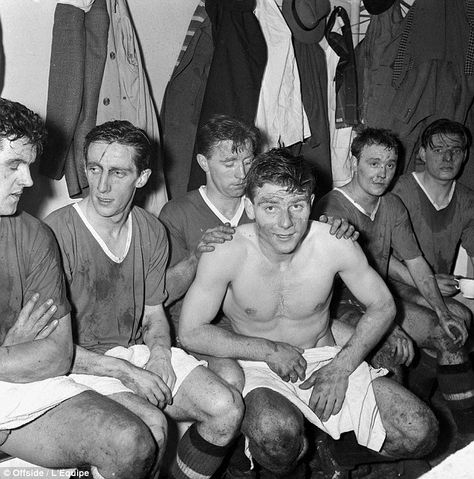 Munich Air Disaster, Duncan Edwards, Manchester United Art, Manchester United Images, Red Star Belgrade, Morris Dancing, Bobby Charlton, Sporting Legends, Manchester United Legends