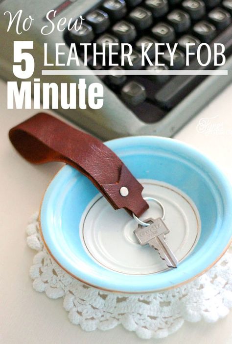 Diy En Cuir, Leather Fob, Diy Keychains, Sacs Tote Bags, Creeper Minecraft, Leather Scrap, Quick And Easy Crafts, Leather Diy Crafts, Leather Scraps