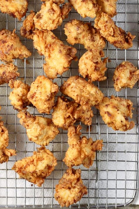 Easy Popcorn Chicken Popcorn Chicken Recipe Easy, Easy Popcorn Chicken, Fried Chicken Bites, Grilled Appetizers, Easy Popcorn, Popcorn Chicken Recipe, Fried Chicken Breast, Popcorn Chicken, Chicken Bites