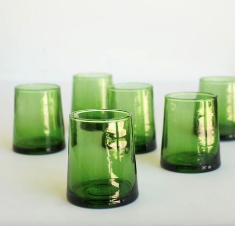 Green Drinking Glasses, Little Vases, Green Glassware, Green Drinks, Dream Apartment Decor, Dream House Decor, Wine Bottles, Glass Set, Kitchen Stuff