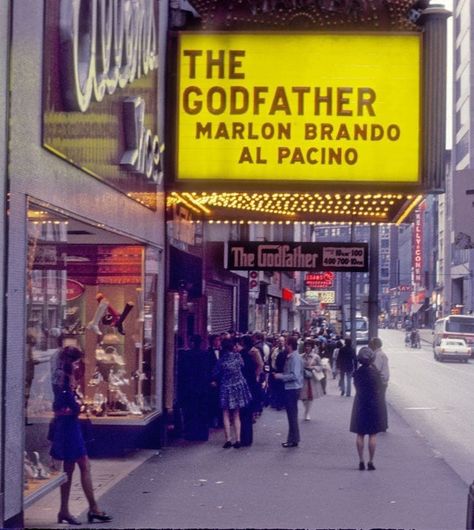 The Godfather Premiere at the Warner Theatre on Fifth Avenue in Pittsburgh (1972) • • • #thegodfather #alpacino #marlonbrando… Sonny Corleone, Jamel Shabazz, Theater Sign, Don Vito Corleone, Don Corleone, Andy Garcia, Septième Art, I Love Cinema, Marlon Brando