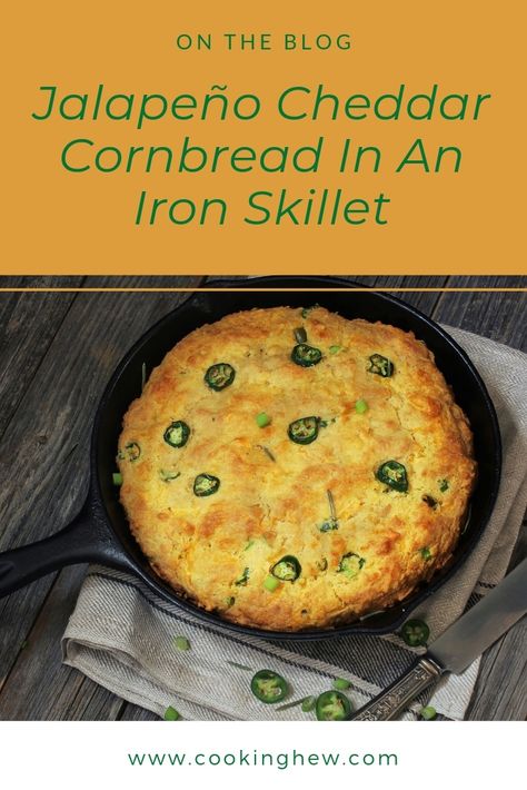 This recipe is cooked in an iron skillet because we believe that makes the absolute best cornbread. Add some cheddar cheese and a hint of jalapeño to your cornbread. Sandwiches With Soup, Jalapeno Cornbread Recipe, Dinner Mediterranean, Mediterranean Diet Recipe, Jalapeño Cornbread Recipe, Jalapeno Cheddar Cornbread, Cheddar Cornbread, Jalapeño Cornbread, Homemade Cornbread