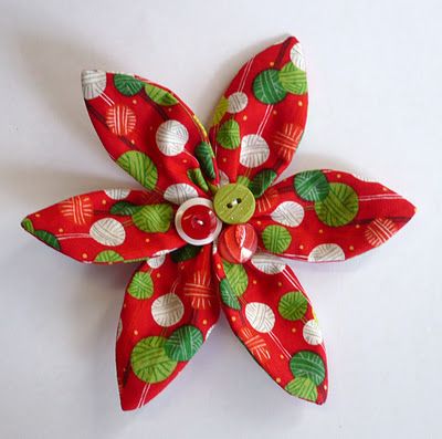 Fabric Christmas Decorations, Fabric Flowers Diy, Easy Christmas Crafts, Christmas Quilts, Christmas Sewing, Flower Tutorial, Christmas Deco, Hello There, Christmas Projects