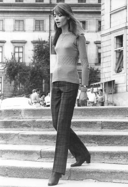 Francoise Hardy Style, French Winter Fashion, 60s Pants, Late 60s Fashion, 60s Outfits, Beatnik Style, 60s 70s Fashion, Francoise Hardy, French Girls