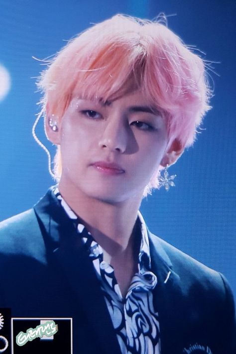 V Pink Hair, V Hair, Japanese Grand Prix, Colored Curly Hair, V Cute, Hair Advice, Celebrity List, V Taehyung, Good Looking Men