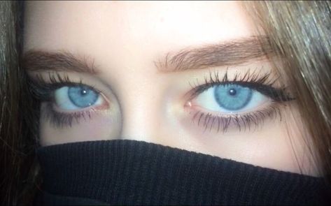 Electric Blue Eyes, Blue Eyes Aesthetic, Best False Eyelashes, Beautiful Eyes Color, Light Blue Eyes, Aesthetic Eyes, Longer Eyelashes, Gorgeous Eyes, روتين العناية بالبشرة