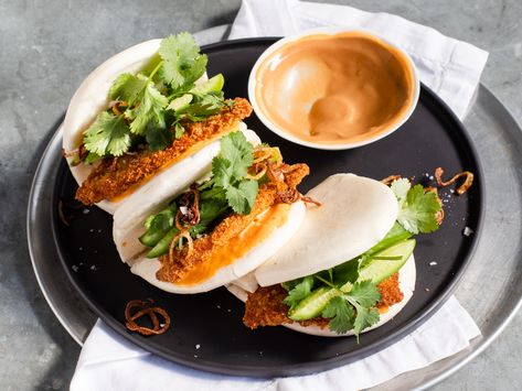 Schnitty Pork Bao Buns with Sriracha Mayo Pork Bao Buns, Bao Bar, Pork Bao, Japanese Milk Bread, Crispy Shallots, Food Bars, Sriracha Mayo, Bao Buns, Milk Bread