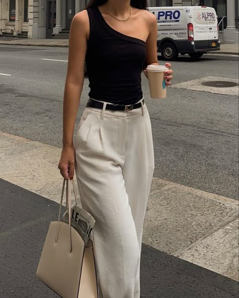 Old Money Outfits, Inspo Looks, Work Fits, Elegante Casual, Mode Inspo, Looks Chic, Quiet Luxury, Casual Style Outfits, White Pants