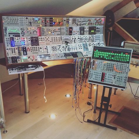 Eurorack Modular, Modular Synthesizers, Wallpaper House Design, Synthesizer Music, Home Gym Basement, Modular Synth, Home Studio Ideas, Country Cupboard, Basement Inspiration