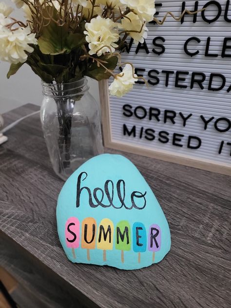 Painted Rocks Summer Theme, Painted Rocks Summer, Beach Theme Painted Rocks, Rock Painting Summer, Rock Painting Ideas Summer, Beach Rock Painting, Beach Painted Rocks, Summer Painted Rocks, Summer Rock Painting Ideas