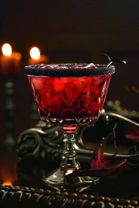 Vampire's Bite Halloween Cocktail - SipSpoon Cranberry Pineapple Juice, Popular Cocktail Recipes, Cocktail Sauce Recipe, Halloween Cocktail, Seasonal Cocktail, Non Alcoholic Cocktails, Alcoholic Cocktails, Rum Cocktails, Fruity Cocktails