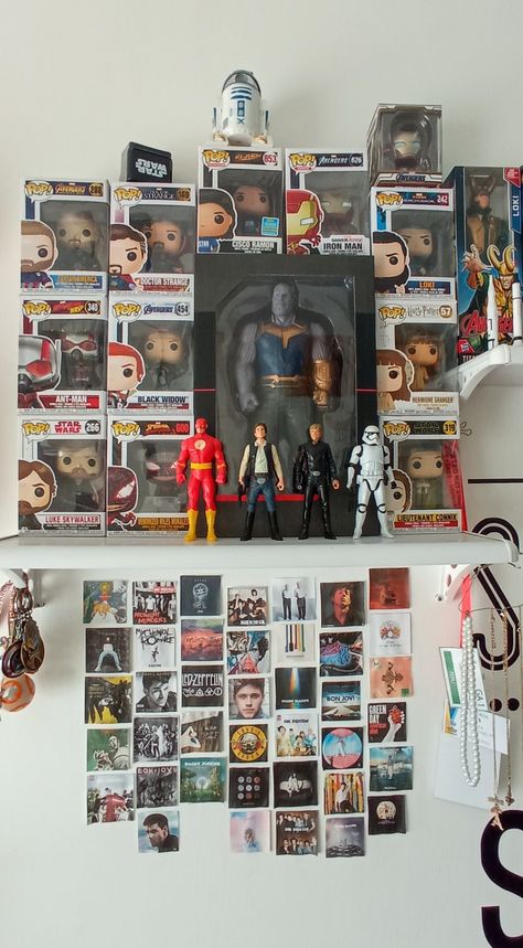 Avengers Room Aesthetic, Pop Culture Bedroom Aesthetic, Room Ideas Aesthetic Marvel, Marvel Room Decor Aesthetic, Aesthetic Indie Posters, Marvel Room Ideas Aesthetic, Marvel Aesthetic Room, Mini Posters Aesthetic, Marvel Bedroom Aesthetic