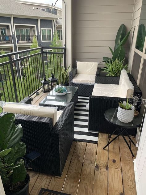 Balcon Mic, Small Apartment Balcony Ideas, Condo Balcony, Small Patio Decor, Balkon Decor, Balcony Design Ideas, Small Balcony Ideas Apartment, Small Balcony Design, Dream Apartment Decor