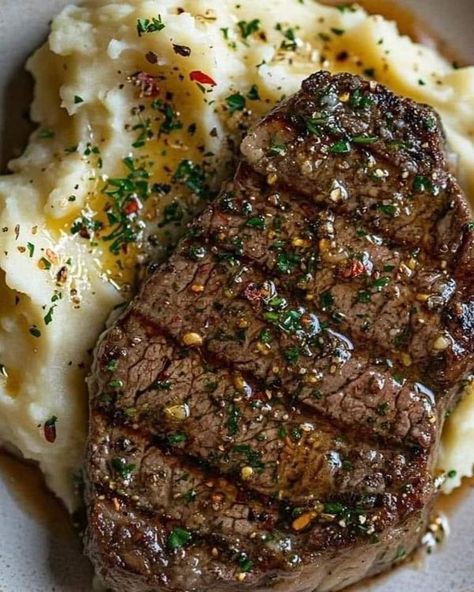 You can cook Beef Steak Aesthetic, Herb Butter Steak, Lemon Herb Butter, Home Cooked Food, Meat Meals, Fluffy Mashed Potatoes, Beef Steak Recipes, Butter Steak, Mashed Potatoes Recipe