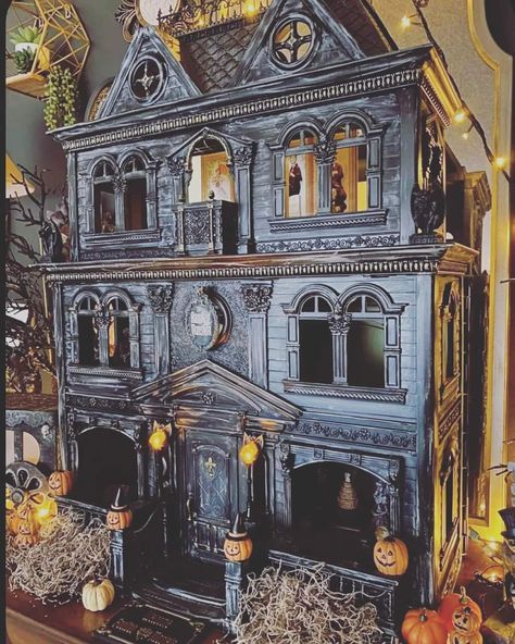 Doll House Creepy, Diy Haunted Mansion Dollhouse, Dolls House Halloween, Haunted House Miniatures, Haunted Halloween Dollhouses, Witch Doll House, Haunted Dolls House, Gothic Doll House Diy, Spooky Dolls House