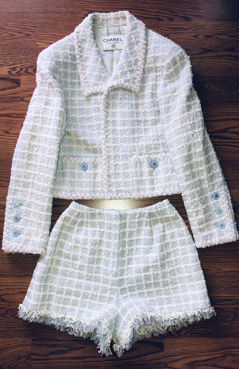 Vintage Chanel Tweed Set, Chanel Two Piece Set, Chanel 2 Piece Set, Chanel Look Style, Chanel Blazer Tweed, Chanel Suits For Women, Chanel Tweed Set, Vintage Chanel Outfit, Tweed Clothes