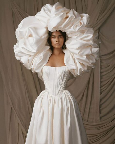 A pleated corset gown featuring a puff-hip skirt with an overflowing fabric look, matched here with the oversized drape-filled ‘Nastya’ Jacket. Cape Fashion Women, Puff Sleeves Outfit, Photoshoot Gown, Alon Livne, Evening Coat, Cape Fashion, Corset Gown, Sleeved Wedding, Bolero Dress