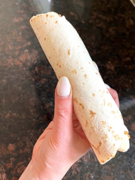 Discover the perfect snack with our Peanut Butter Banana Tortilla Wrap! Easy to prepare, this delicious recipe blends creamy peanut butter and bananas in a tortilla for a nutritious treat. Peanut Butter Banana Tortilla, Banana Tortilla Wrap, Bisquick Banana Bread, Easy Nutritious Breakfast, Fruit Vegetable Smoothie, Tortilla Wrap, Easy Breakfast Recipe, Gluten Free Tortillas, Banana Nutella