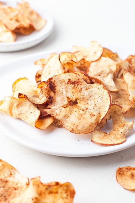 If you love apple, then you have to try my recipe for Easy Air Fryer Apple Chips. I flavor my apple slices with ground cinnamon and nutmeg, before placing into the air fryer for a quick cook. The result is delicious spiced cinnamon apple chips, a great tasting, healthy snack with no added sugar. Air Fryer Apple Chips, Homemade Apple Chips, Air Fryer Eggplant, Apple Chips Recipe, Greek Marinated Chicken, Eggplant Fries, Cinnamon Apple Chips, Gourmet Caramel Apples, Turkey Meatballs Baked