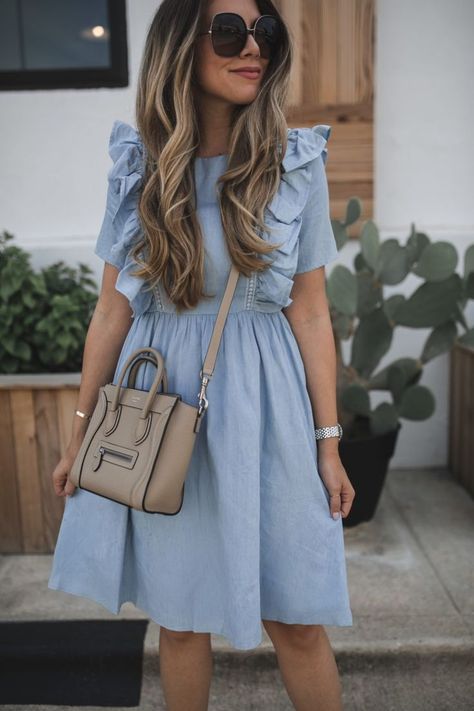 Casual Frocks, Dallas Fashion, Chambray Dress, Mode Inspiration, Looks Vintage, Modest Dresses, Spring Dresses, Simple Dresses, Blue Dress