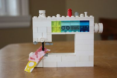 How to Make LEGO Sewing Machines (links included) Lego Land, Lego Activities, Quilt Studio, Best Sewing Machine, Toy Sewing, Lego Craft, Lego Blocks, Lego Mini, Girl Crafts