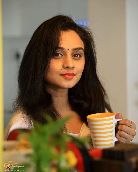 37.2k Likes, 700 Comments - Lakshmi Unnikrishnan K (@lakshmi_nakshathra) on Instagram: “Evening Mode ! Its a coffee time ☕️ Pc @sabari_the_traveler” Lakshmi Nakshatra, Coffee Time, All About Fashion, Favorite Person, Photo Poses, A Coffee, Fangirl, Actresses, Coffee