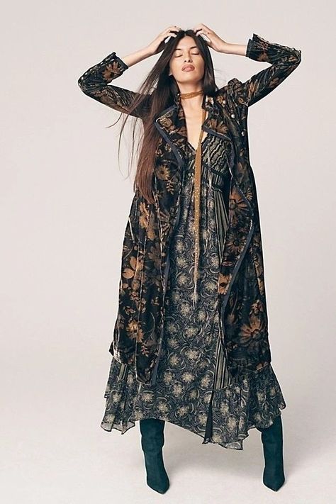 Velvet Duster, Look Boho Chic, Mode Hippie, Printed Velvet, Estilo Hippie, Mode Boho, Edgy Look, Inspiration Mode, Looks Style