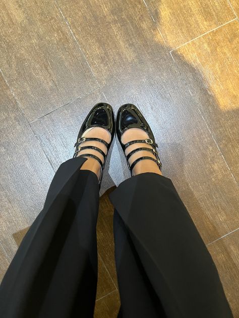 Mary janes, strappy mary janes, alohas, patent mary janes, alexa chung, alexa chung inspired, shoe rotation Alexa Chung Mary Jane, Strappy Mary Janes, Mary Jane Flats Outfit, Corporate Outfits For Women, Jane Outfits, Patent Mary Janes, Mary Jane Shoes Outfit, Shoe Rotation, Black Mary Janes