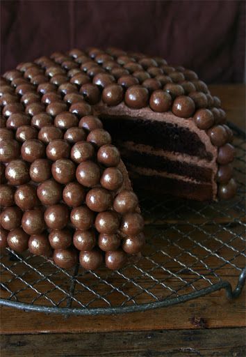 Oh my :-O Whopper Cake, Chocolate Christmas Cake, Malted Milk Balls, Malted Milk, Easy Cake Decorating, Cake Bars, Good Eat, Cupcake Cake, Julia Child