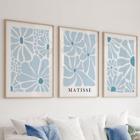 Beach Dorm Room Ideas Minimalist, Wall Art For Bedroom Decor Ideas, Blue And Beige Dorm Room, Bedroom Posters Minimalist, Coastal Living Room Art, Blue And Gold Room Ideas, Room Inspo Light Blue, Cute Wall Art Ideas, Baby Blue Wall Art