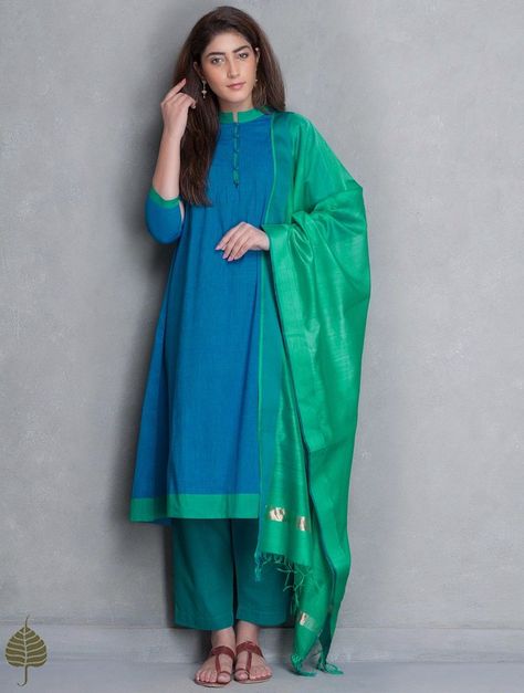 Kurtas For Women, Kurta Patterns, Desi Wear, Long Kurti Designs, Desi Fashion Casual, Indian Couture, Indian Attire, Desi Fashion, Indian Ethnic Wear