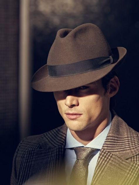 Hat Men Outfit, Fedora Hat Outfits, Man In A Suit, Mens Hats Fashion, Sharp Dressed Man, Outfits With Hats, Well Dressed Men, Gentleman Style, Hat Fashion