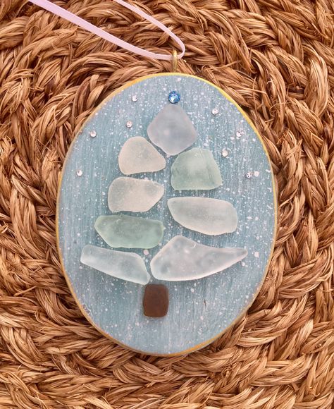 Rock Christmas Ornaments, Seaglass Ornaments, Seaglass Projects, Seaglass Christmas Tree, Seaglass Christmas, Sea Glass Diy, Aqua Christmas, Sea Glass Projects, Sea Glass Art Projects