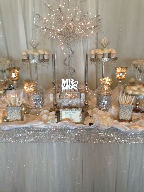 Wedding Candy Table, Wedding Candy Buffet, Candy Buffet Wedding, Candy Bar Wedding, Candy Buffet Tables, Dessert Bar Wedding, Tafel Decor, 60 Wedding Anniversary, Wedding Buffet