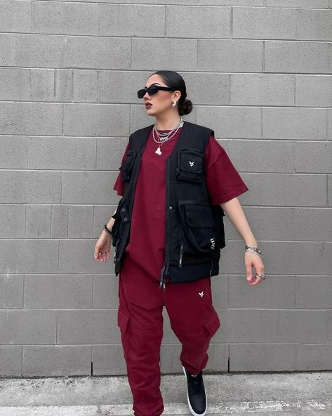 Utility Vest Outfit Streetwear, Military Vest Outfit, Utility Vest Outfit, Vest Outfits For Women, Cargo Outfit, Military Vest, Outfit Streetwear, Tomboy Outfits, Pants Vintage