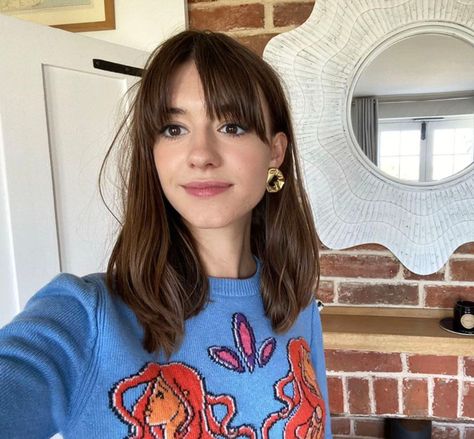 Curtain bangs have had a huge resurgence thanks to actresses like Daisy Edgar-Jones. Here, find the inspo to try it yourself. Style Short Curtain Bangs, Short Curtain Bangs, Curtain Bangs Short Hair, Curtain Bangs Short, Bangs Short Hair, Short Curtain, Haircut Inspo, Face Framing Bangs, Chop Chop